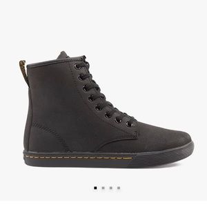 DOC MARTENS women’s Size 7 Black Sheridan Boots. Never Worn.